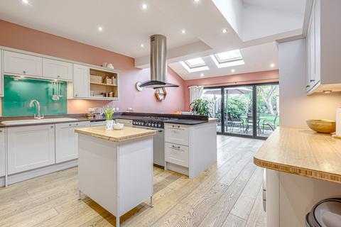 110 Gloucester Road, Kingston Upon Thames, KT1 3QN