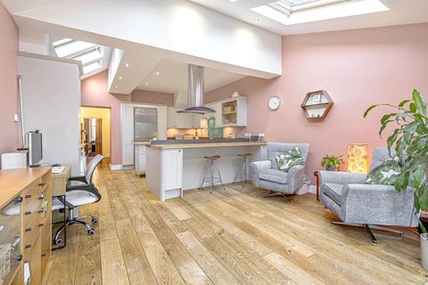 110 Gloucester Road, Kingston Upon Thames, KT1 3QN