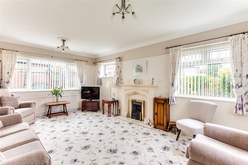 Henley Avenue, Thornhill, Dewsbury, WF12 4 bed detached house £265,000