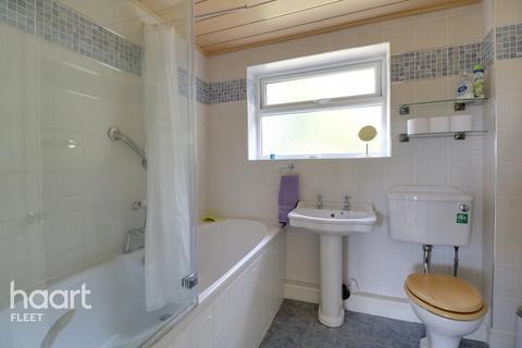 5 Moore Road, Church Crookham, Fleet, GU52 6JB