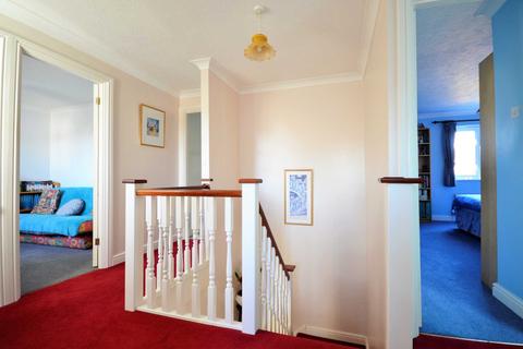 25 Lampern Crescent, Billericay, CM12 0FE