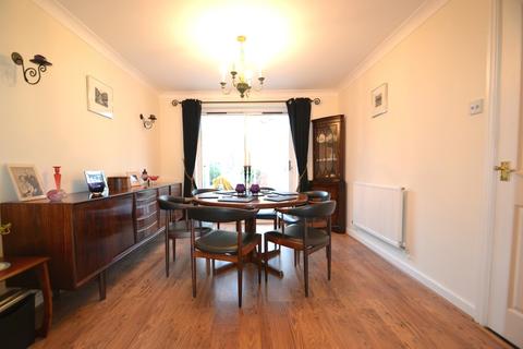 5 Eglantine Close, Muxton, Telford, TF2 8RR