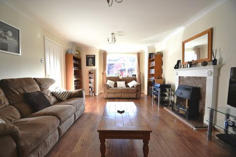 5 Eglantine Close, Muxton, Telford, TF2 8RR