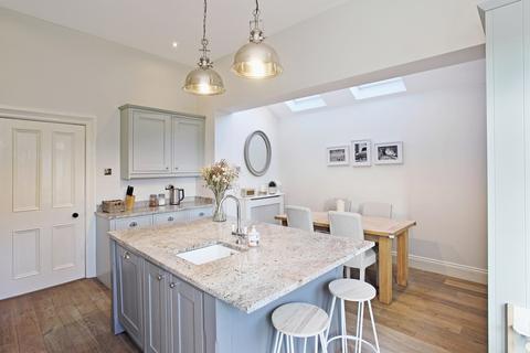 112 Manygates Lane, Wakefield, WF2 7DP