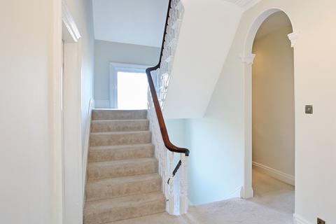 112 Manygates Lane, Wakefield, WF2 7DP