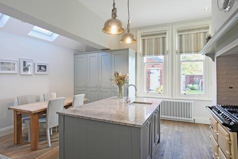 112 Manygates Lane, Wakefield, WF2 7DP