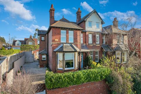 112 Manygates Lane, Wakefield, WF2 7DP