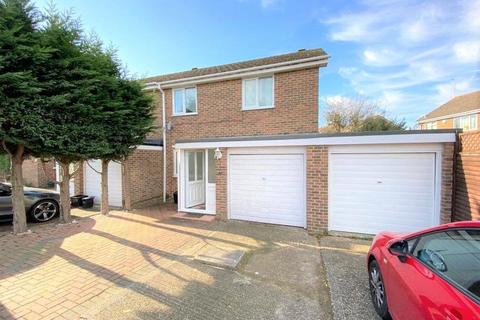 3 bedroom semi-detached house to rent, Southwold Close, Lower Earley, Reading, Berkshire, RG6