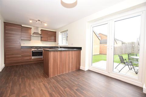 4 bedroom detached house to rent, Oak Drive, Whinmoor, Leeds