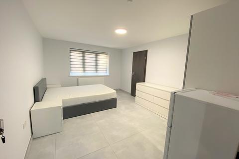 Studio to rent, Chaplin Road, Wembley