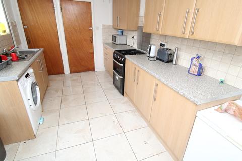 6 bedroom terraced house to rent - Niagara Street, Treforest