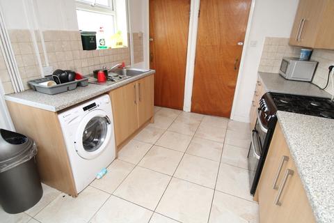 6 bedroom terraced house to rent - Niagara Street, Treforest