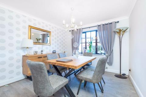32 Maple Leaf Drive, Sidcup, DA15 8WA