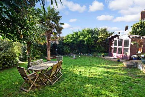 14 Cumberland Avenue, Broadstairs, CT10 1HU