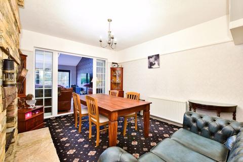 2, Farnham Park Lodge Beaconsfield Road, Farnham Royal, Slough, SL2 3BU