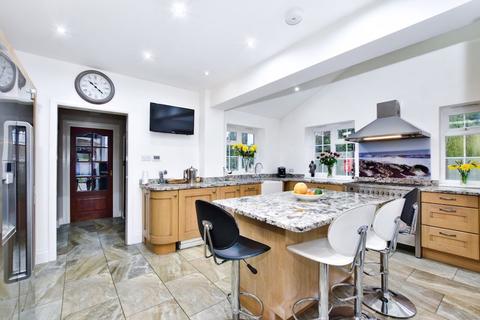 2, Farnham Park Lodge Beaconsfield Road, Farnham Royal, Slough, SL2 3BU