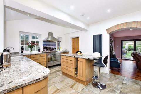 2, Farnham Park Lodge Beaconsfield Road, Farnham Royal, Slough, SL2 3BU