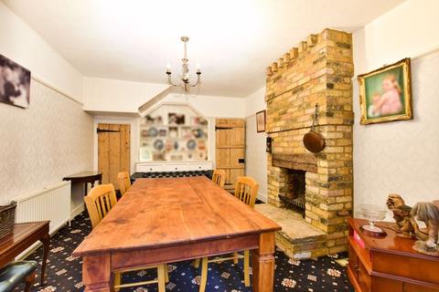 2, Farnham Park Lodge Beaconsfield Road, Farnham Royal, Slough, SL2 3BU