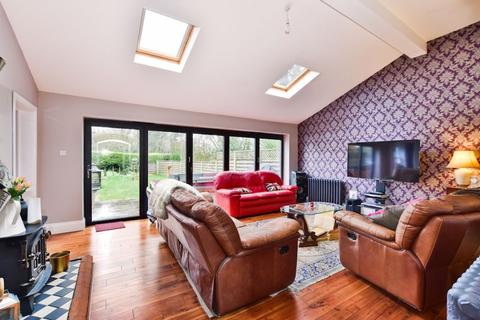 2, Farnham Park Lodge Beaconsfield Road, Farnham Royal, Slough, SL2 3BU