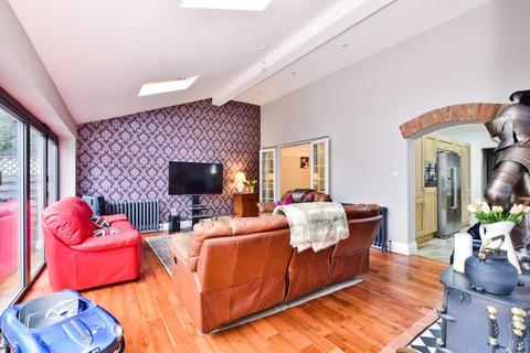 2, Farnham Park Lodge Beaconsfield Road, Farnham Royal, Slough, SL2 3BU