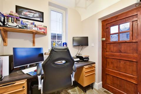 2, Farnham Park Lodge Beaconsfield Road, Farnham Royal, Slough, SL2 3BU