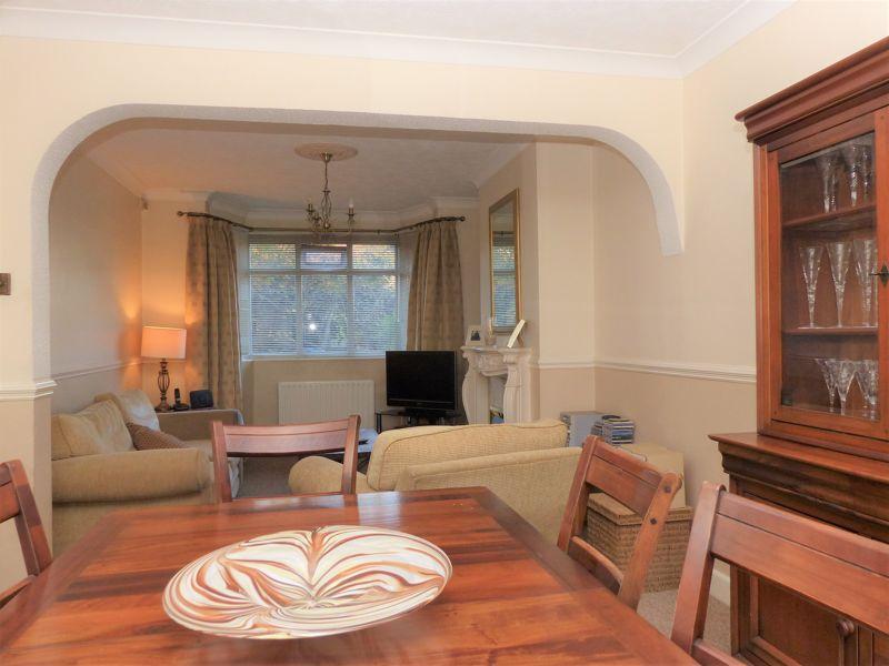 Lounge/Dining