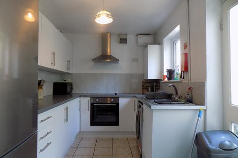 3 bedroom end of terrace house to rent, Fron Dirion Terrace, Bangor, Gwynedd, LL57