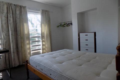 3 bedroom end of terrace house to rent, Fron Dirion Terrace, Bangor, Gwynedd, LL57