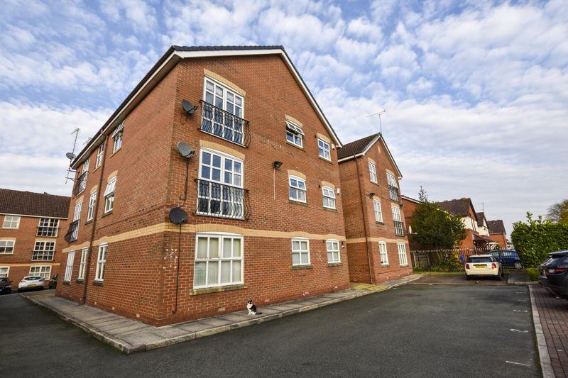 Carrswood Road, Brooklands, Sale, Manchester, M23 2 bed apartment £