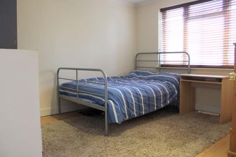 152 Bedfont Lane, Feltham, TW14 9NJ