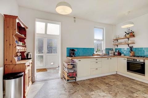 18 Aschurch Road, Croydon, CR0 6JS
