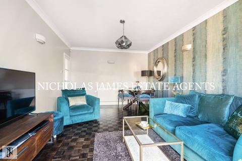 7 The Vineries, London, N14 4BH