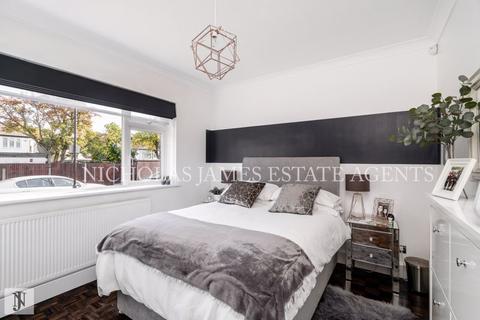 7 The Vineries, London, N14 4BH