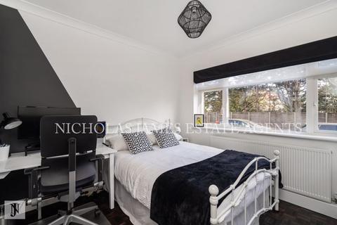 7 The Vineries, London, N14 4BH