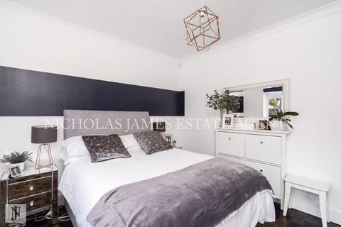 7 The Vineries, London, N14 4BH