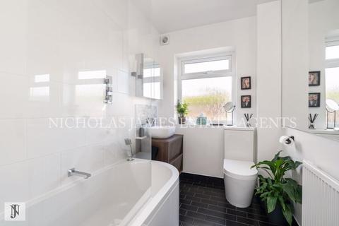 7 The Vineries, London, N14 4BH