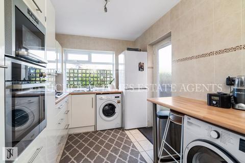 7 The Vineries, London, N14 4BH
