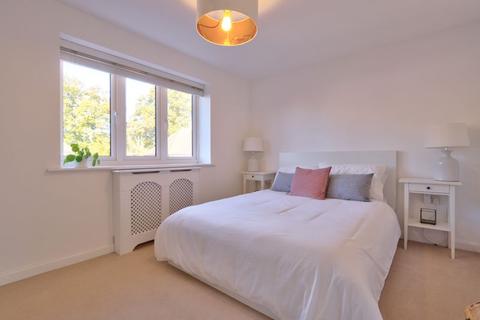 38 Knights Meadow, North Baddesley, Southampton, SO52 9AF