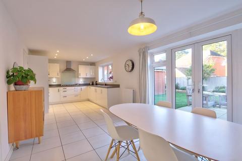 38 Knights Meadow, North Baddesley, Southampton, SO52 9AF