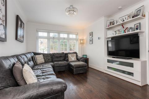 28 Pool Road, West Molesey, KT8 2HE