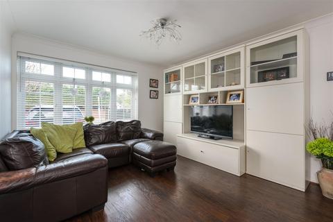28 Pool Road, West Molesey, KT8 2HE