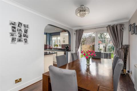 28 Pool Road, West Molesey, KT8 2HE