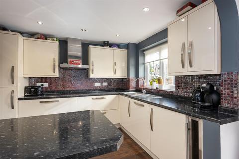 28 Pool Road, West Molesey, KT8 2HE