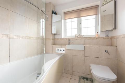 28 Pool Road, West Molesey, KT8 2HE
