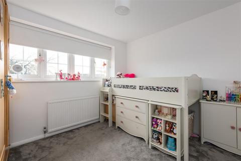 28 Pool Road, West Molesey, KT8 2HE