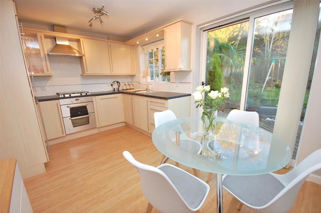 Dining kitchen
