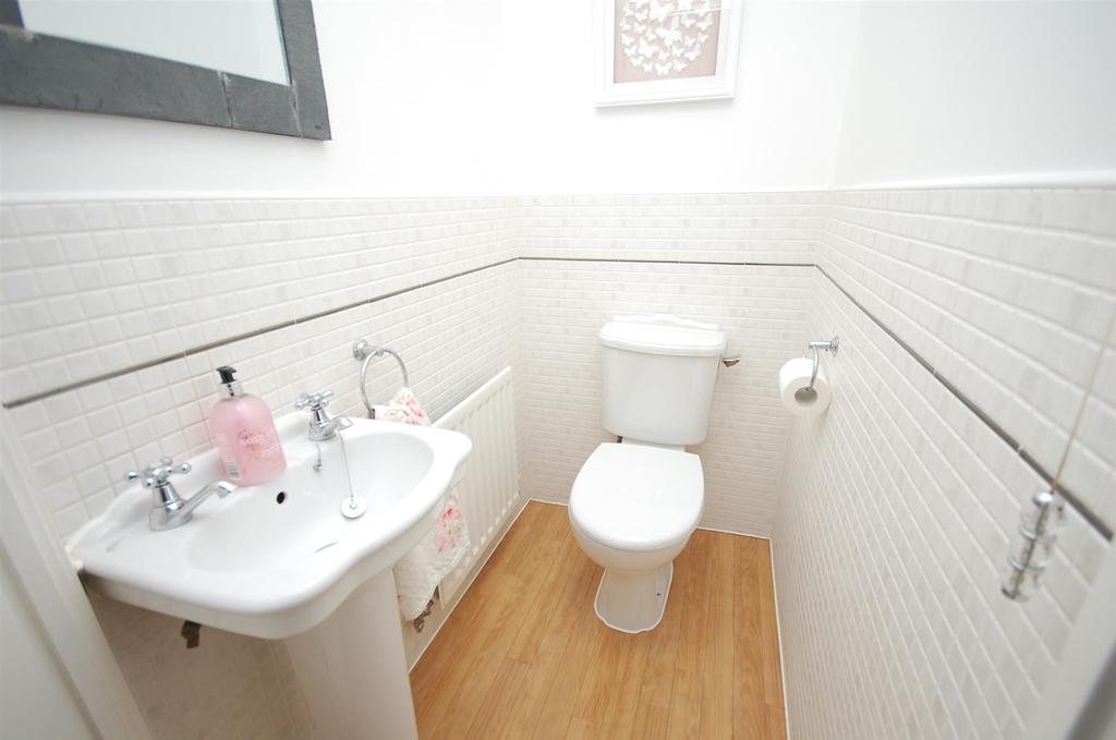 Cloakroom/wc