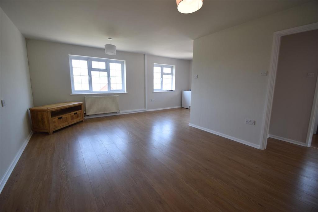 Tollgates, Battle 2 bed flat £900 pcm (£208 pw)