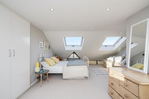52 Shalimar Gardens, London, W3 9JQ