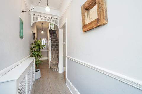 52 Shalimar Gardens, London, W3 9JQ